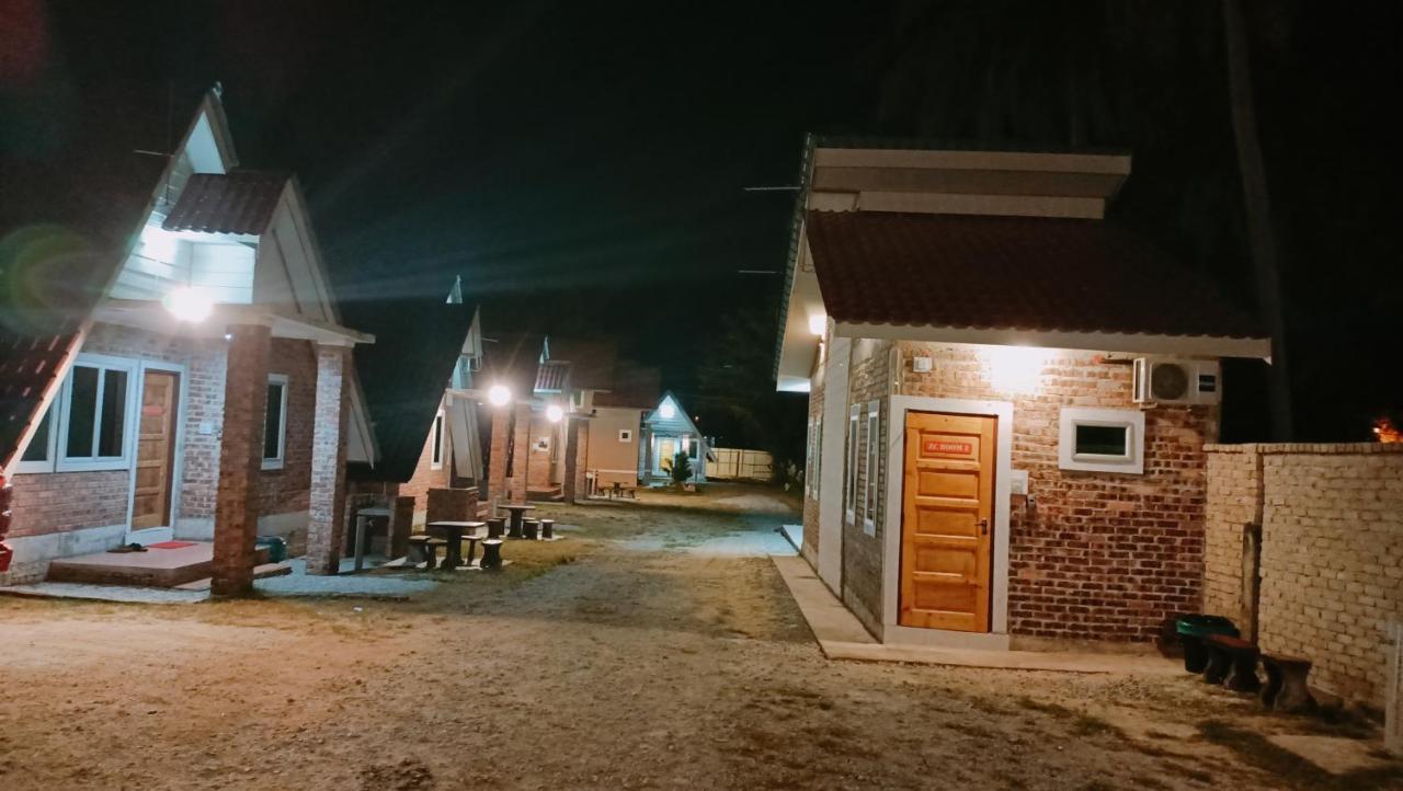 Zainab Cottage Pasir Puteh Kültér fotó