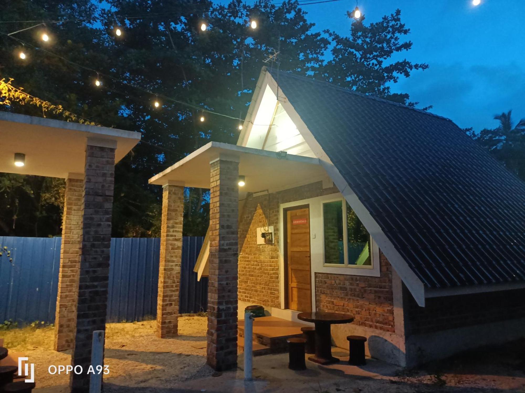 Zainab Cottage Pasir Puteh Kültér fotó